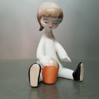 Homokozó kislány Hollóházi porcelán figura (786)