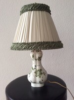 Zöld virágos porcelán lámpa, zöld szegélyes, rakott ernyővel