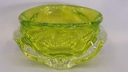 Nagyon szép urán zöld színű vastag falú üveg kínáló