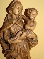 Kézi faragású Szűz Mária a Kisdeddel fali fa szobor.
