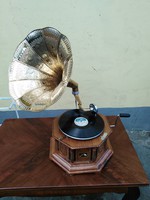 Tölcséres gramofon II