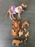 Régi fa játékok és egy kutyus