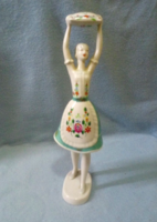 Hollóházi kézzel festett párnát tartó női szobor 28 centis