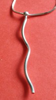 Ezüst nyaklánc és fülbevaló pár kígyós függővel