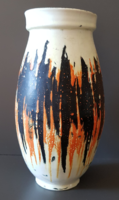 Gorka Lívia - Narancs - fekete váza