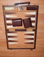 Backgammon és kockák - régi bőrtáskás táblajáték