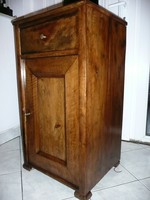 Eredeti antik biedermeier dió kis szekrény / komód márvány lappal az 1800-as évekből jó állapotban