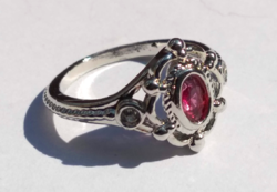 925-s töltött ezüst (SF) gyűrű, rubellit és CZ kristállyal