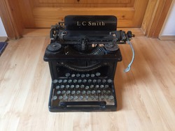 Antik LC Smith írógép jelzett 1900-as évekből