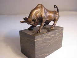 Bika bronz szobor