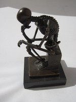 Elmélkedő-gondolkodó csontváz bronz szobor
