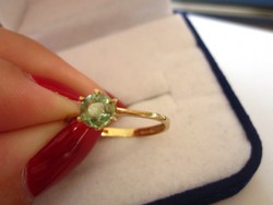 Tömör arany gyűrű, nagyon ritka demantoid = gyémánt gránát kővel 