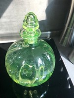 Uránzöld likőrös üveg belső bordázással, csiszolt, formába fújt dugóval