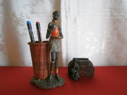 Különleges kerámia tolltartó és névjegykártya tartó afrikai vízhordó nő szoborral