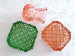 Régi színes üvegtárgyak váza tálca 3 db