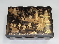 Régi kínai lakk doboz, sokalakos, részletgazdag dús arany festéssel, csont berakásokkal