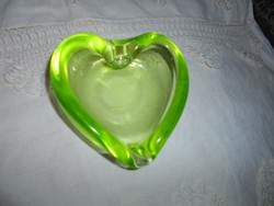 Uránzöld színű kézműves üveg tál