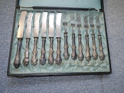 Díszes evőeszköz (kés, villa) készlet ezüstlemezből formázott nyéllel