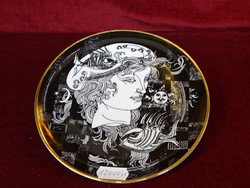 Hollóházi porcelán tányér, Szász Endre rajzaival. Átmérője: 15,5 cm. Vanneki!