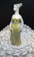 Sárga ruhás nő - Drasche porcelán