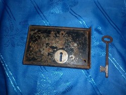 régi zár kulcsal
