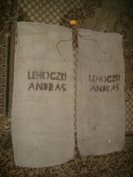 Két darab régi, névvel ellátott vászon zsák
