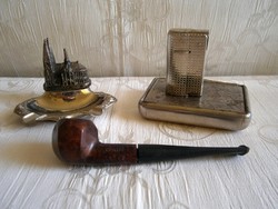Antik dohány fém szelence dohánnyal, Bruyere pipa, Opal Gas Patent Austria öngyújtó, díszes hamutál