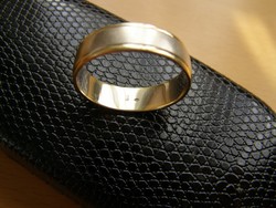 Men's gold wedding ring