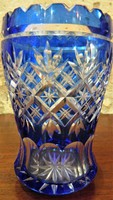 Kék színű retro csiszolt kristály váza