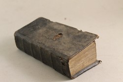 Antik 1700-as évekbeli biblia vagy vallásos könyv G33