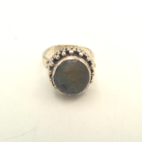Ezüst gyűrű nemesopál kővel kaboson metszés 925-ös