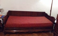 Barokk ágyneműtartós antik ágy