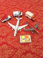 2 darab Fém repülő repülőgép + 3 darab autó - Lufthansa játék 