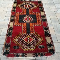 Kézi csomózású Iráni Shiraz szőnyeg.