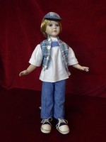 Porcelán baba, 47 cm hosszú, öltöztethető, tartón álló.