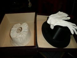 Marked antique German top hat, tailcoat with gloves in factory box, in beautiful condition, approx. 1920