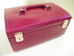 Burgundivörös bőr bevonatos tükrös, kulccsal zárható ékszertartó doboz, bőrönd