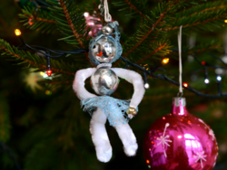 Retro zsenília karácsonyfadísz - kendős lány nő táncos karácsonyi figura - régi karácsonyfa dísz