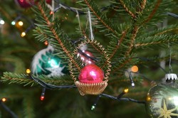 Retro drót karácsonyfadísz - gömb kosárban karácsonyi figura - régi karácsonyfa dísz
