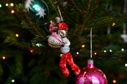 Retro zsenília karácsonyfadísz - zsonglőr táncos labdázó karácsonyi figura - régi karácsonyfa dísz