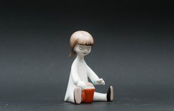 Hollóházi homokozó kislány - Káldor Aurél terve - retro porcelán