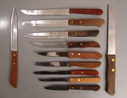 Régi kés 11 db fa nyelű