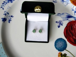 TÖKÉLETES KARÁCSONYI AJÁNDÉK: Díszdobozban természetes smaragd 925 ezüst fülbevaló