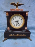 Cc.1880-as francia márvány kandalló óra,Jelzett. Hibátlan, működik.