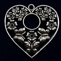 Tibeti ezüst filigrán pillangós, virágos szív alakú medál