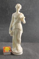 Alabástrom faragott női szobor 39