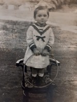 Régi gyerekfotó vintage fénykép kislány M.Thonet széken