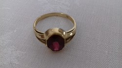Barta Mariann ötvös üzletében vásárolt gránát köves aranygyűrű