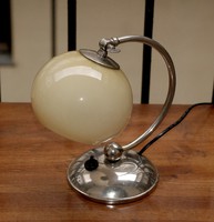 Art deco  -  Bauhaus asztali lámpa  -  vajszínű ernyő