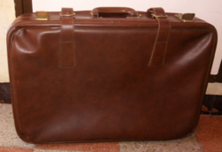 Retro barna utazó bőrönd